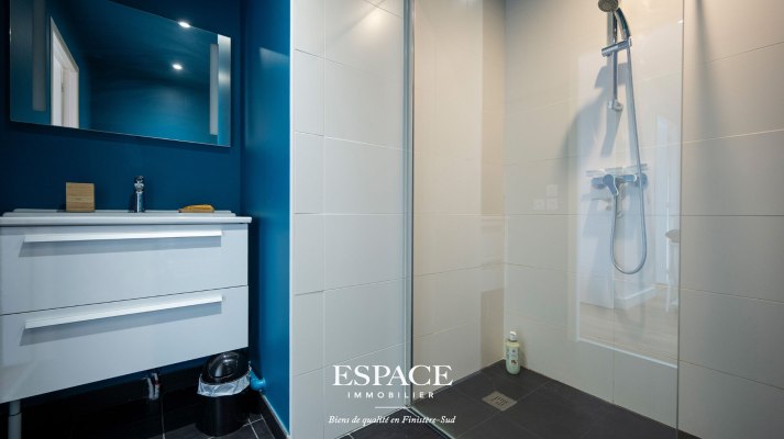 Rare à la vente - Corniche, Concarneau - 3 pièces avec intérieur soigné, terrasse et garage à 100 m de la mer.