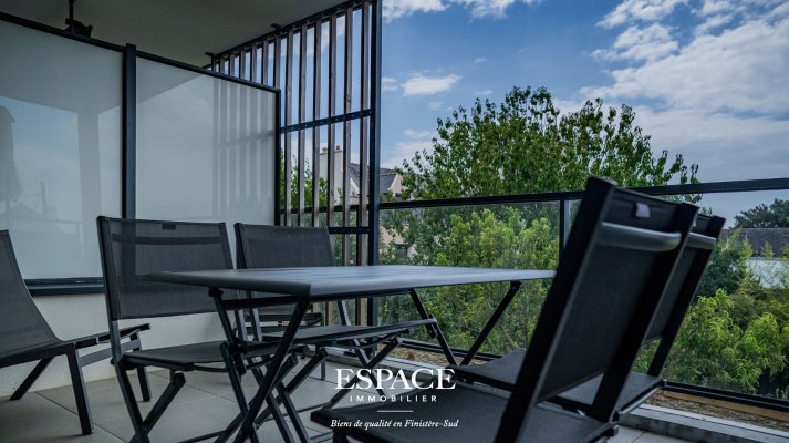 Rare à la vente - Corniche, Concarneau - 3 pièces avec intérieur soigné, terrasse et garage à 100 m de la mer.