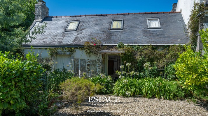 A vendre à Trégunc près des plages - charme breton - pierres anciennes et jardin paysager de 4 320 m²