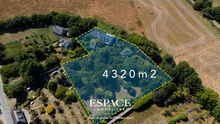 A vendre à Trégunc près des plages - charme breton - pierres anciennes et jardin paysager de 4 320 m²