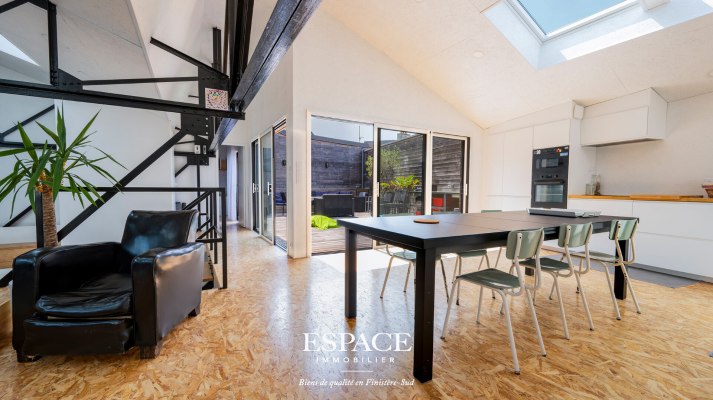 CONCARNEAU CENTRE-VILLE - MAISON ESPRIT LOFT DE 200 M2 AVEC TERRASSE ET GARAGE