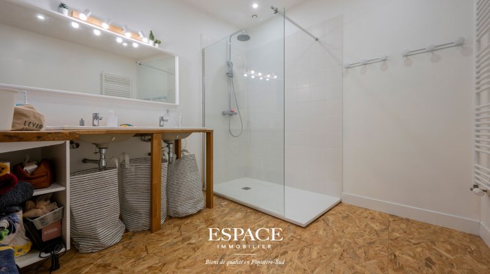 CONCARNEAU CENTRE-VILLE - MAISON ESPRIT LOFT DE 200 M2 AVEC TERRASSE ET GARAGE