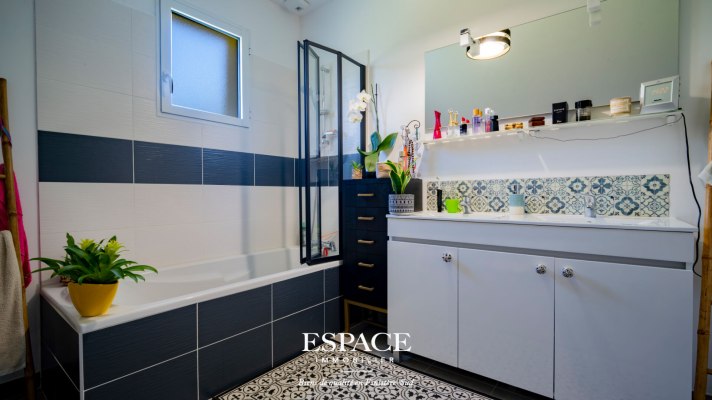 A vendre à Concarneau - contemporaine lumineuse et fonctionnelle de 2017 à deux pas de la voie verte