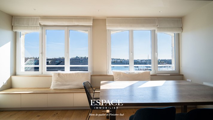 A vendre à Concarneau face au port et à la Ville Close - appartement de charme rénové de 97 m² au dernier étage avec cave et garage