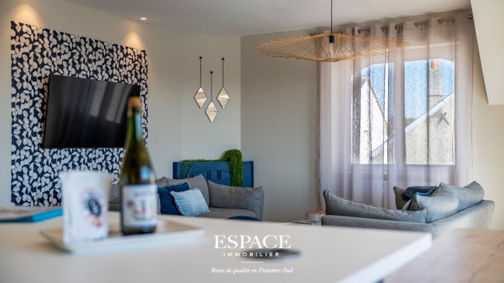 A vendre à Concarneau face au port et à la Ville Close - appartement de charme rénové de 97 m² au dernier étage avec cave et garage