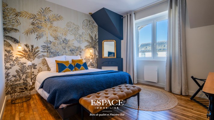 A vendre à Concarneau face au port et à la Ville Close - appartement de charme rénové de 97 m² au dernier étage avec cave et garage