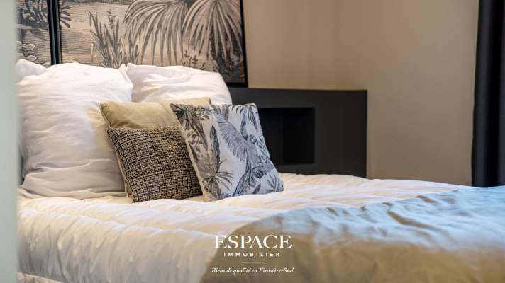 A vendre à Concarneau face au port et à la Ville Close - appartement de charme rénové de 97 m² au dernier étage avec cave et garage