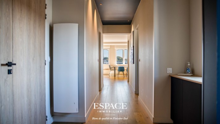 A vendre à Concarneau face au port et à la Ville Close - appartement de charme rénové de 97 m² au dernier étage avec cave et garage