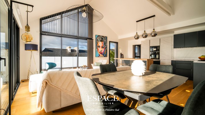 À vendre à Concarneau - au dernier étage - appartement contemporain de 105 m² avec vaste terrasse panoramique