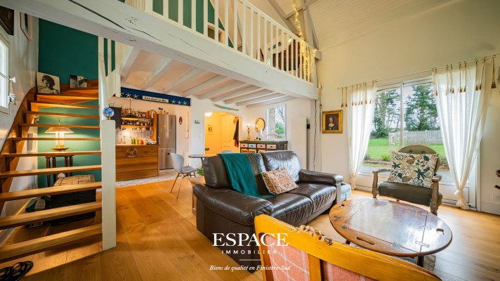 Concarneau Ouest  Maison sur 5 000 m² de terrain avec potager et grand hangar