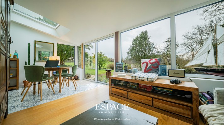 Concarneau Ouest  Maison sur 5 000 m² de terrain avec potager et grand hangar