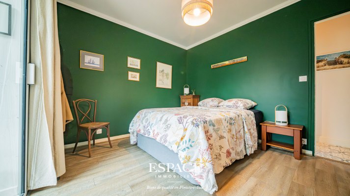 Concarneau Ouest  Maison sur 5 000 m² de terrain avec potager et grand hangar