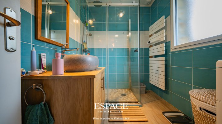 Concarneau Ouest  Maison sur 5 000 m² de terrain avec potager et grand hangar