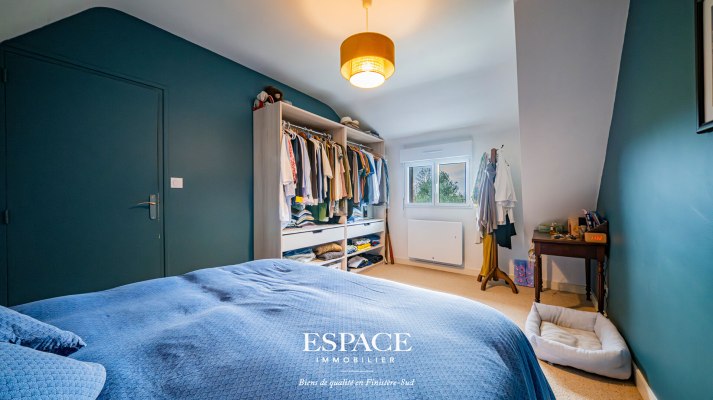 Concarneau Ouest  Maison sur 5 000 m² de terrain avec potager et grand hangar