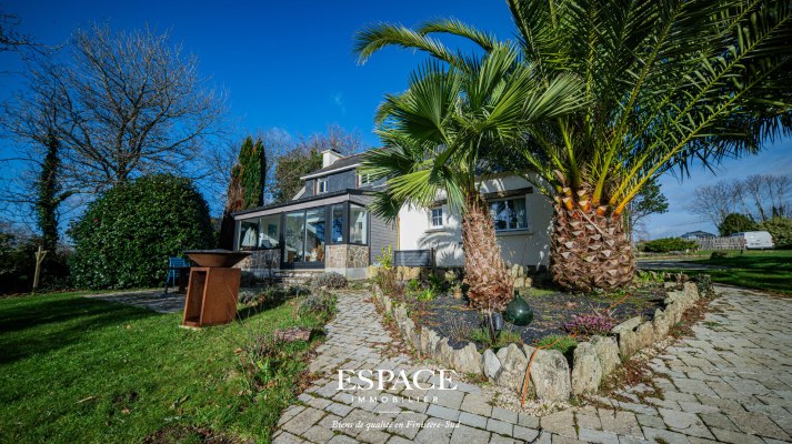 Concarneau Ouest  Maison sur 5 000 m² de terrain avec potager et grand hangar