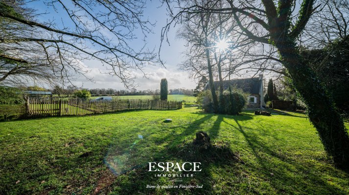 Concarneau Ouest  Maison sur 5 000 m² de terrain avec potager et grand hangar