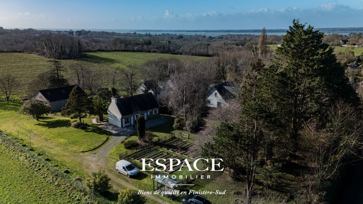 Concarneau Ouest  Maison sur 5 000 m² de terrain avec potager et grand hangar
