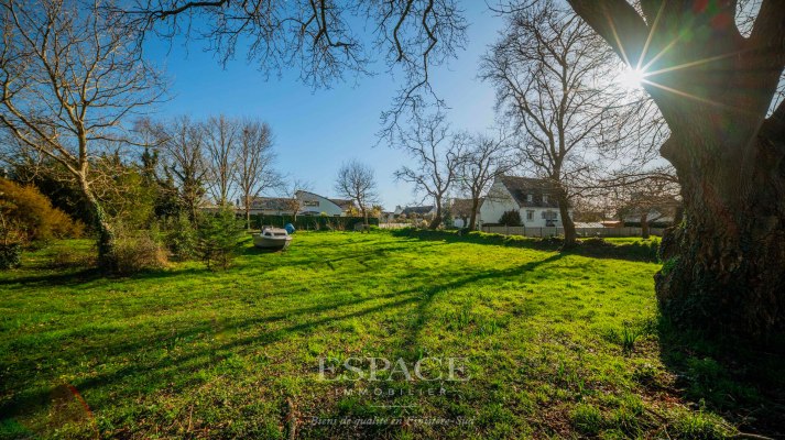 A Concarneau rive gauche - terrain de 1 164 m² - calme, mer et commodités à pied