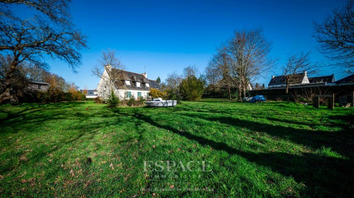 A Concarneau rive gauche - terrain de 1 164 m² - calme, mer et commodités à pied