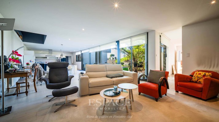 Concarneau - centre-ville à pied - maison entièrement de plain-pied - garage / atelier exceptionnel de 160 m²