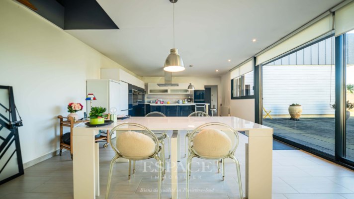 Concarneau - centre-ville à pied - maison entièrement de plain-pied - garage / atelier exceptionnel de 160 m²