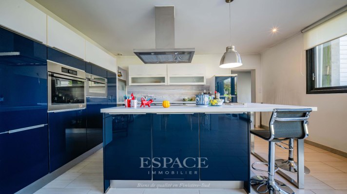 Concarneau - centre-ville à pied - maison entièrement de plain-pied - garage / atelier exceptionnel de 160 m²