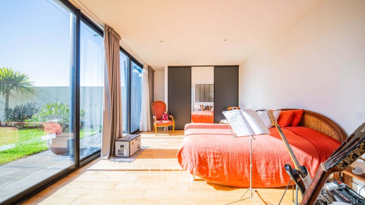 Concarneau - centre-ville à pied - maison entièrement de plain-pied - garage / atelier exceptionnel de 160 m²