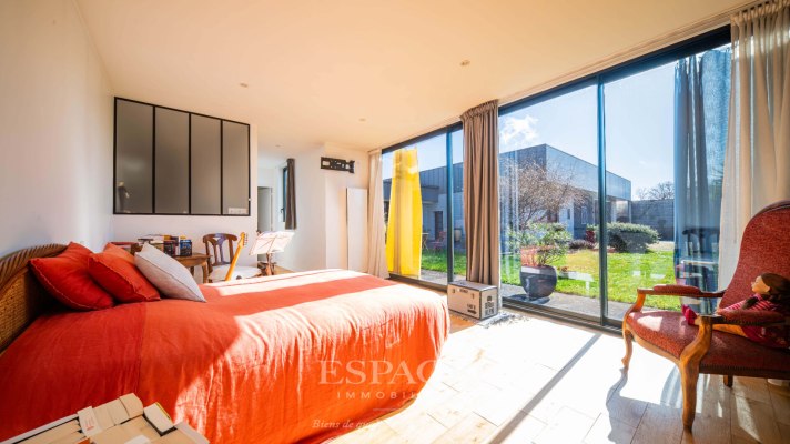 Concarneau - centre-ville à pied - maison entièrement de plain-pied - garage / atelier exceptionnel de 160 m²