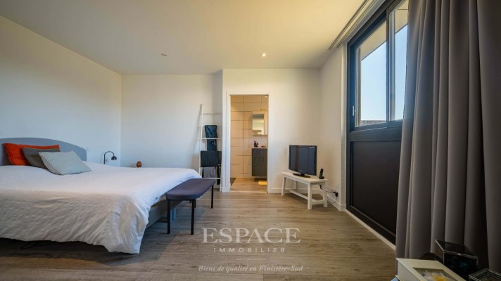 Concarneau - centre-ville à pied - maison entièrement de plain-pied - garage / atelier exceptionnel de 160 m²