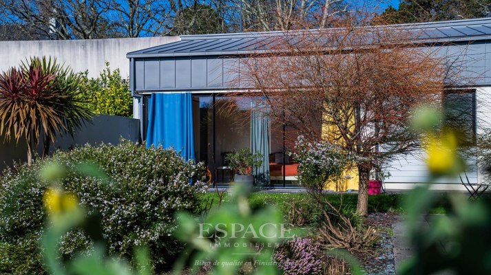 Concarneau - centre-ville à pied - maison entièrement de plain-pied - garage / atelier exceptionnel de 160 m²