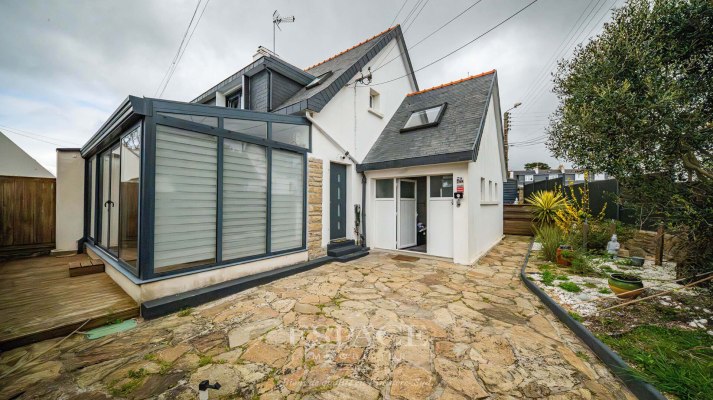 A vendre à Concarneau les Sables Blancs maison rénovée avec jardins