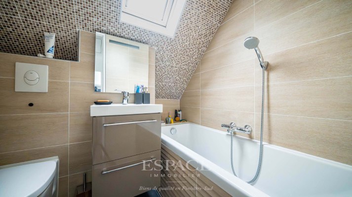 A vendre à Concarneau les Sables Blancs maison rénovée avec jardins