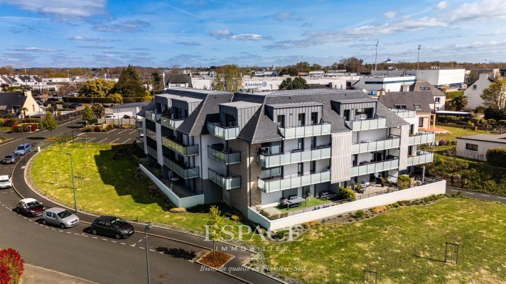 À vendre à Concarneau près des commerces : appartement 2 pièces récent avec balcon et stationnement