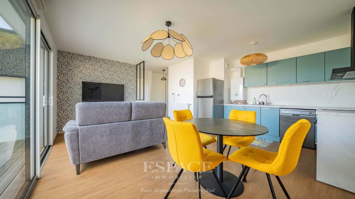 À vendre à Concarneau près des commerces : appartement 2 pièces récent avec balcon et stationnement