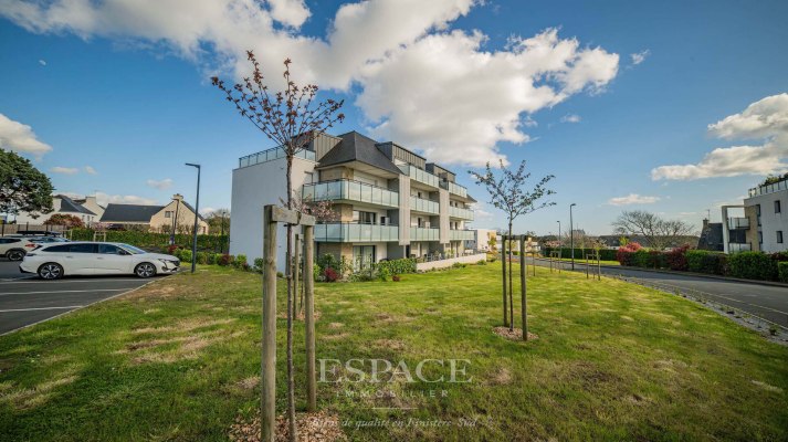 À vendre à Concarneau près des commerces : appartement 2 pièces récent avec balcon et stationnement