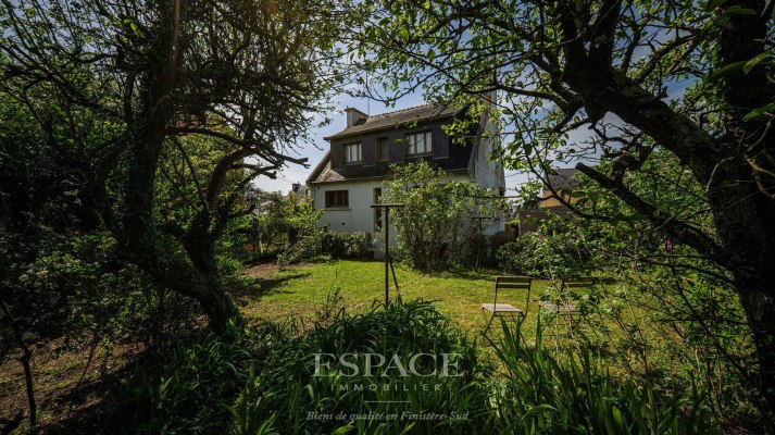 A vendre maison à fort potentiel près du bord de mer, quartier prisé de la Corniche à Concarneau