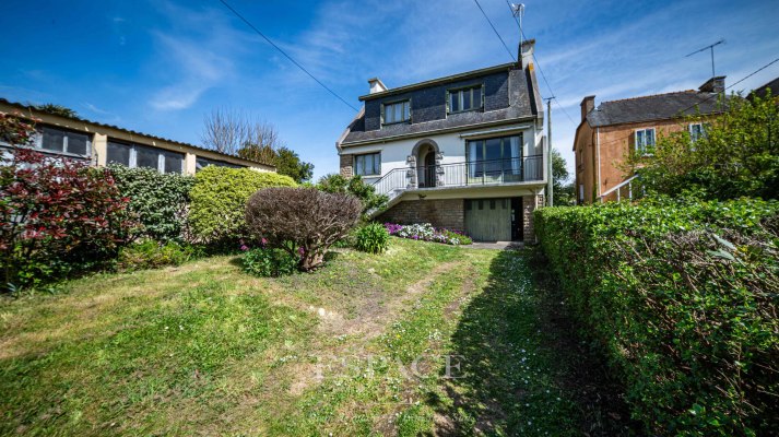 A vendre maison à fort potentiel près du bord de mer, quartier prisé de la Corniche à Concarneau