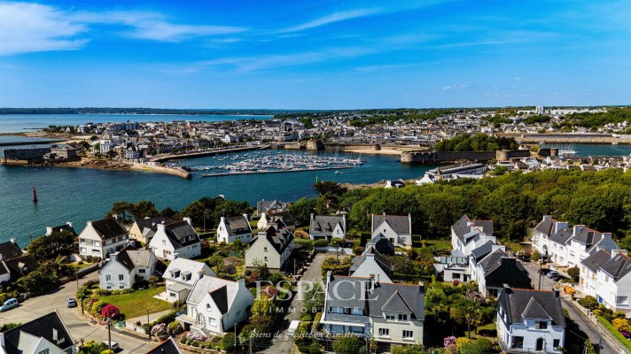A vendre, à Concarneau, Maison rénovée avec jardin paysagé, à deux pas du bord de mer