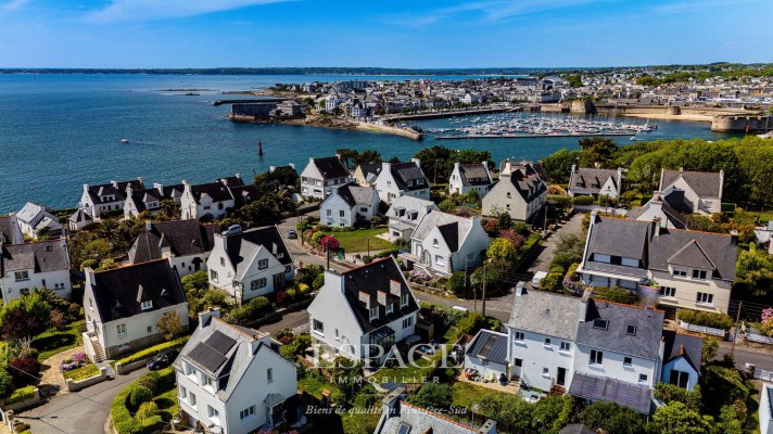 A vendre, à Concarneau, Maison rénovée avec jardin paysagé, à deux pas du bord de mer