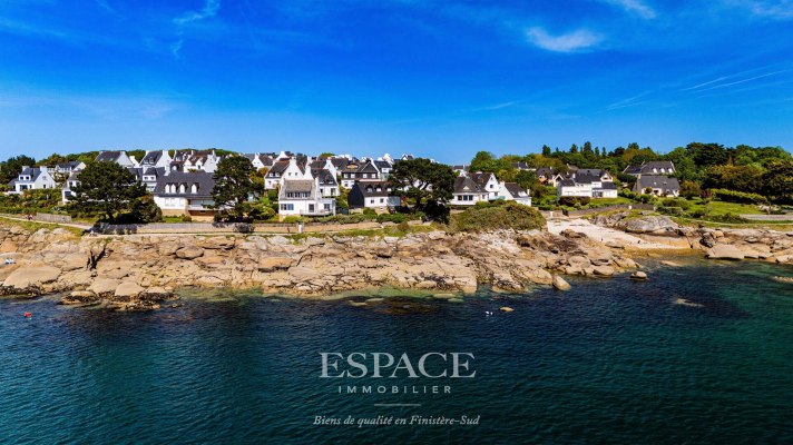 A vendre, à Concarneau, Maison rénovée avec jardin paysagé, à deux pas du bord de mer