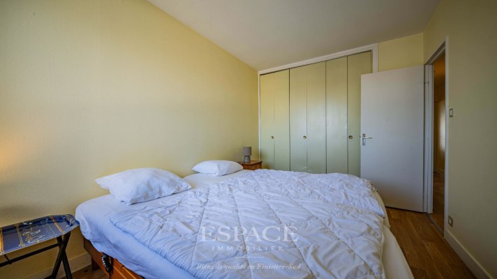 À vendre, dans le triangle d'or Concarnois - face à la mer : appartement 2 pièces avec terrasse et parking