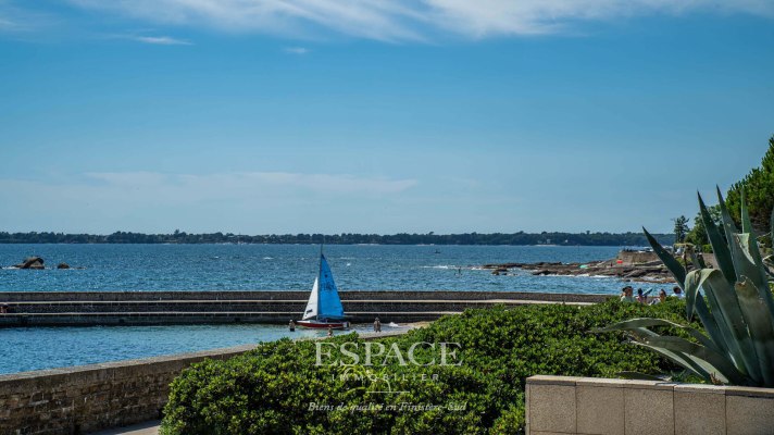 À vendre, dans le triangle d'or Concarnois - face à la mer : appartement 2 pièces avec terrasse et parking