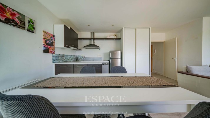 A Concarneau appartement T3 au dernier étage avec garage et place de parking privative