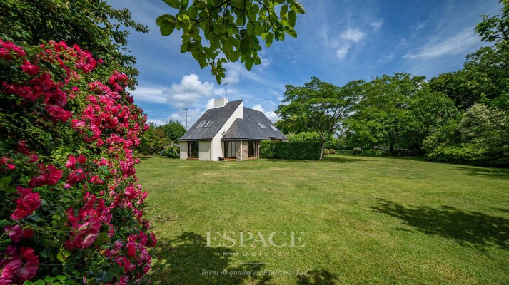 Maison d'architecte au coeur d'un parc paysager de 4 775 m² à vendre à Concarneau