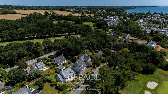 Maison vue imprenable sur le Golf de Cornouaille, proximité Port et Bourg