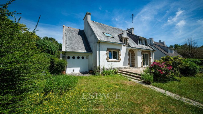 Maison vue imprenable sur le Golf de Cornouaille, proximité Port et Bourg
