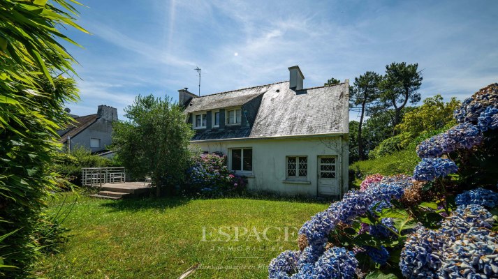 Maison vue imprenable sur le Golf de Cornouaille, proximité Port et Bourg