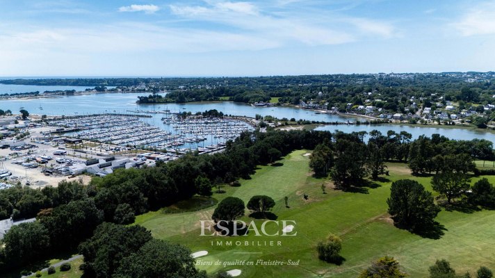 Maison vue imprenable sur le Golf de Cornouaille, proximité Port et Bourg