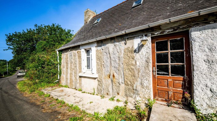 Trégunc - Authentique maison en pierres debout à réinventer à deux pas du littoral