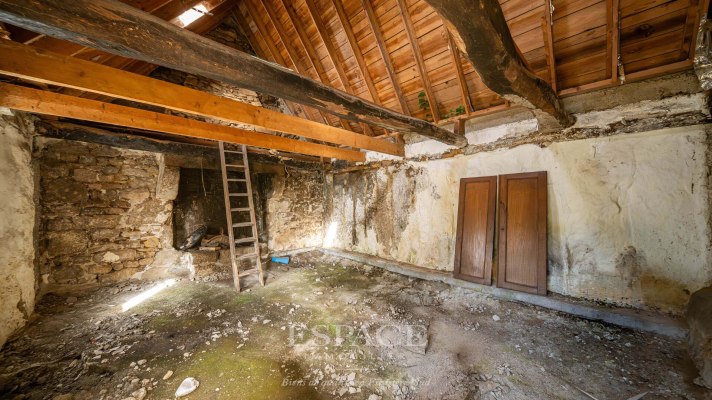 Trégunc - Authentique maison en pierres debout à réinventer à deux pas du littoral